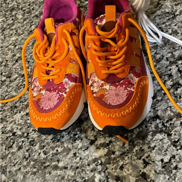 Woman sneakers - Picture 6 of 6